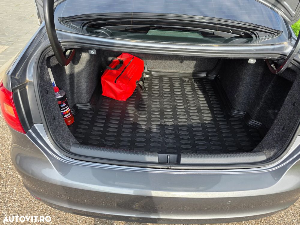 Volkswagen Jetta 1.2 TSI Comfortline - 6