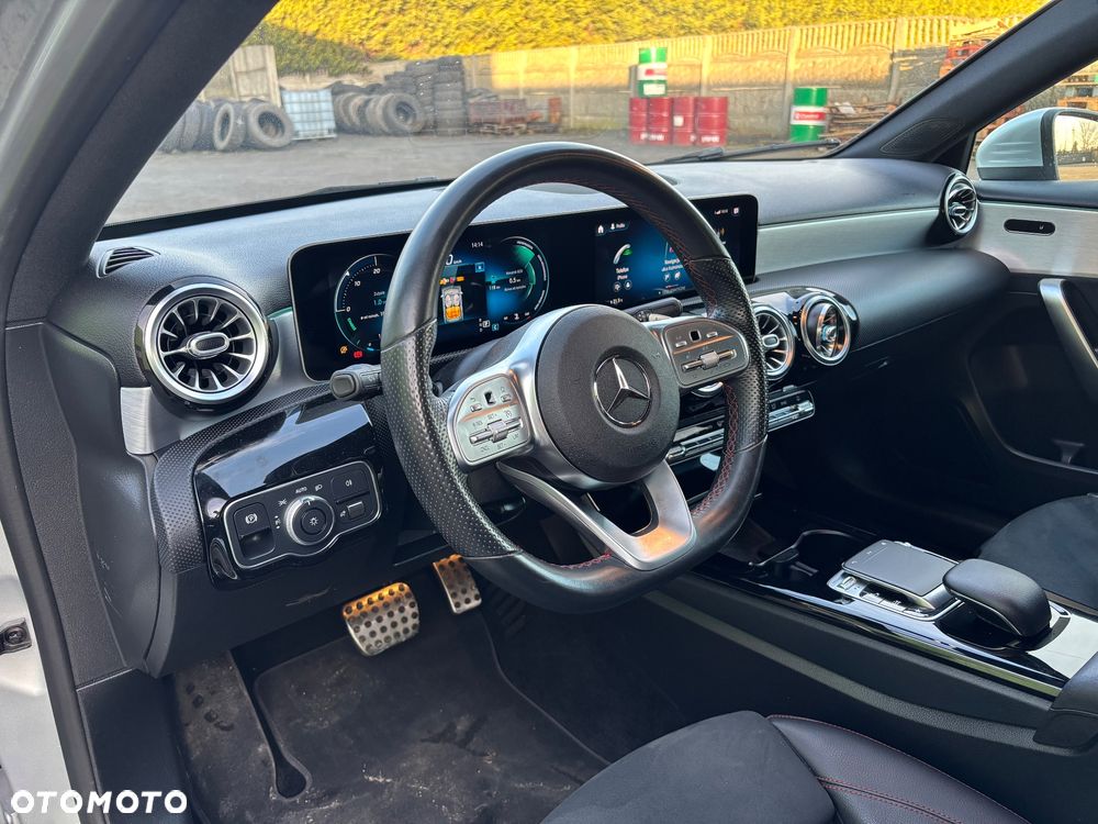 Mercedes-Benz Klasa A 180 d 7G-DCT AMG Line - 13