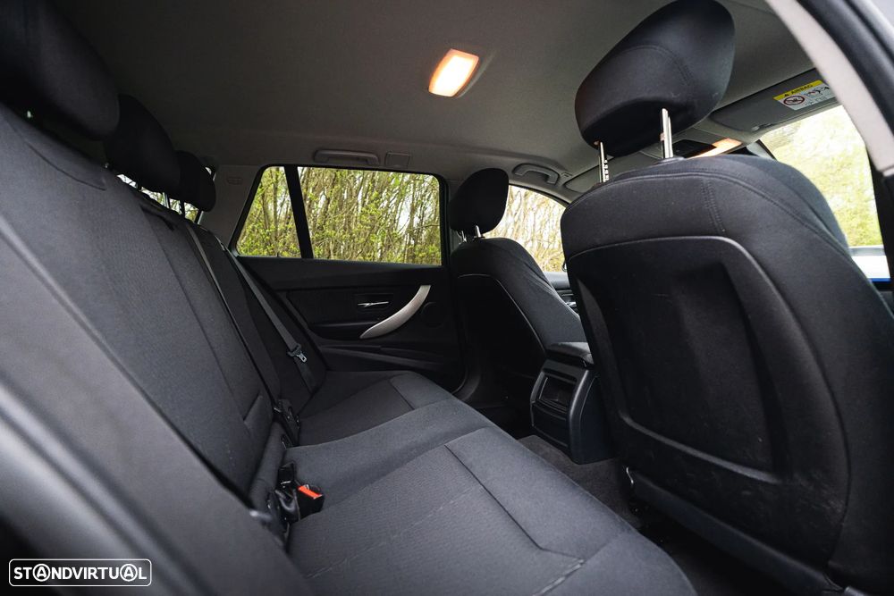 BMW 320 d Navigation Auto - 25