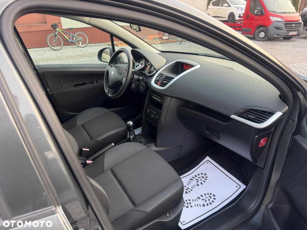 Peugeot 207 1.4 - 18