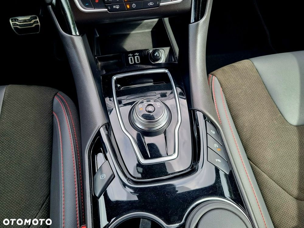 Ford Mondeo - 28