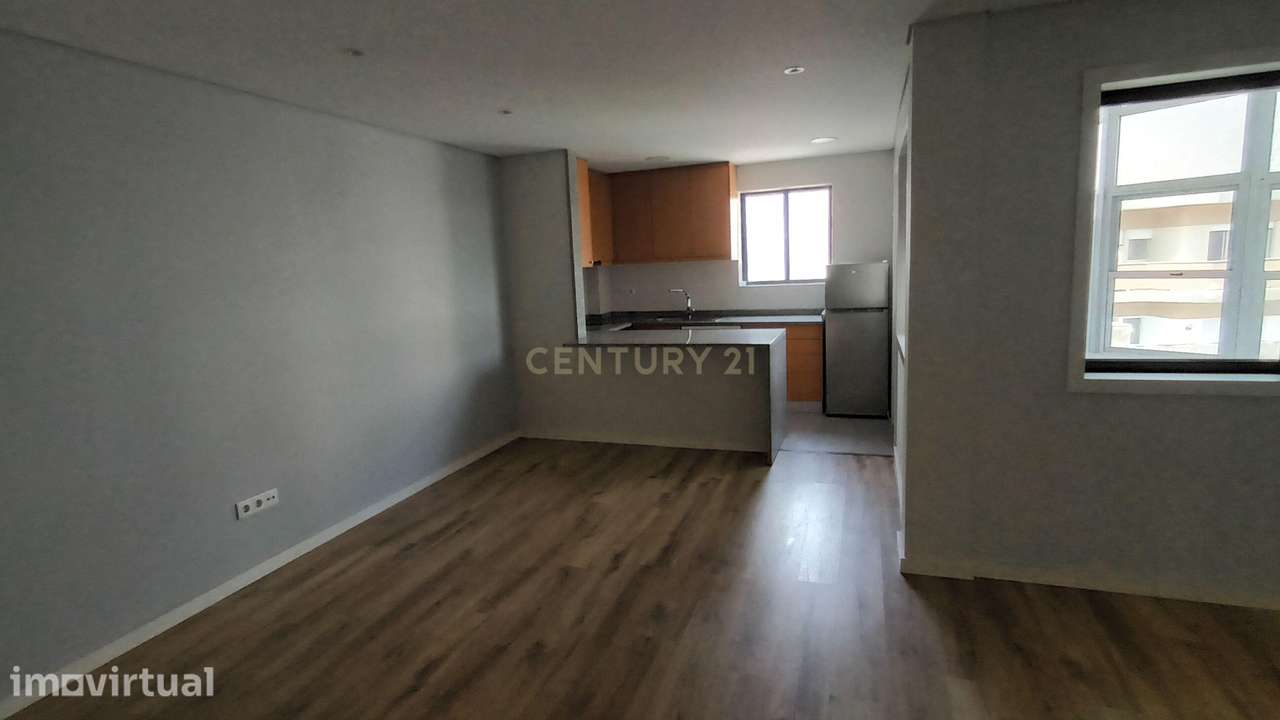 ARRENDA SE APARTAMENTO T2 – Faria Guimarães / Marquês, Porto - Grande imagem: 5/18