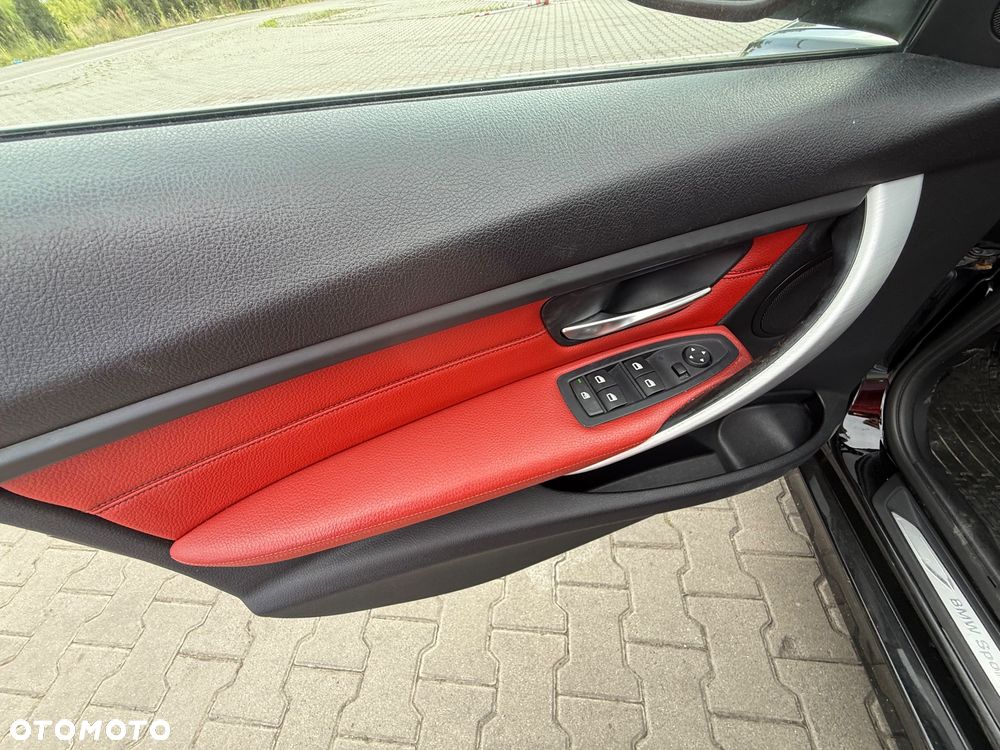 BMW Seria 3 320d Touring Blue Performance Sport Line - 34