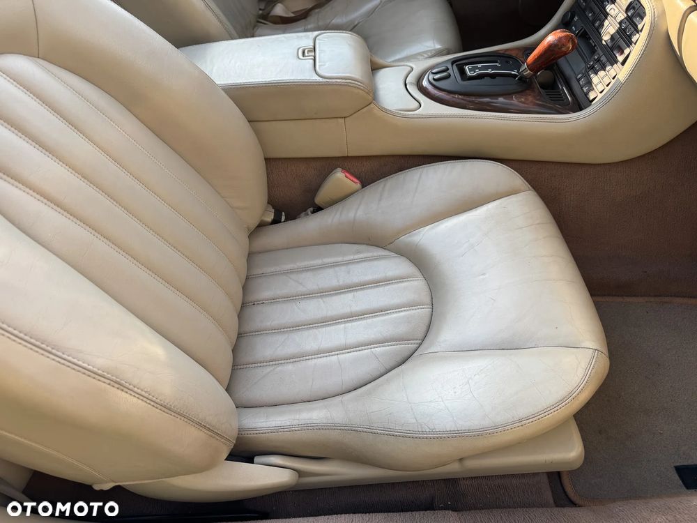 Jaguar XK8 - 39