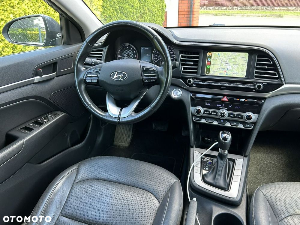 Hyundai Elantra - 24