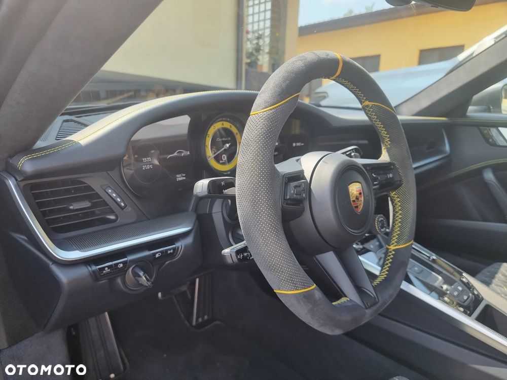 Porsche 911 Turbo S - 12