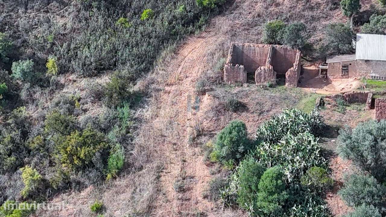 Terreno misto com Ruína e barragem - Grande imagem: 2/8