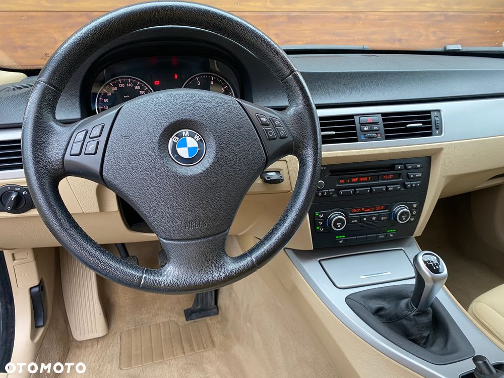 BMW Seria 3 318i Edition Exclusive - 9