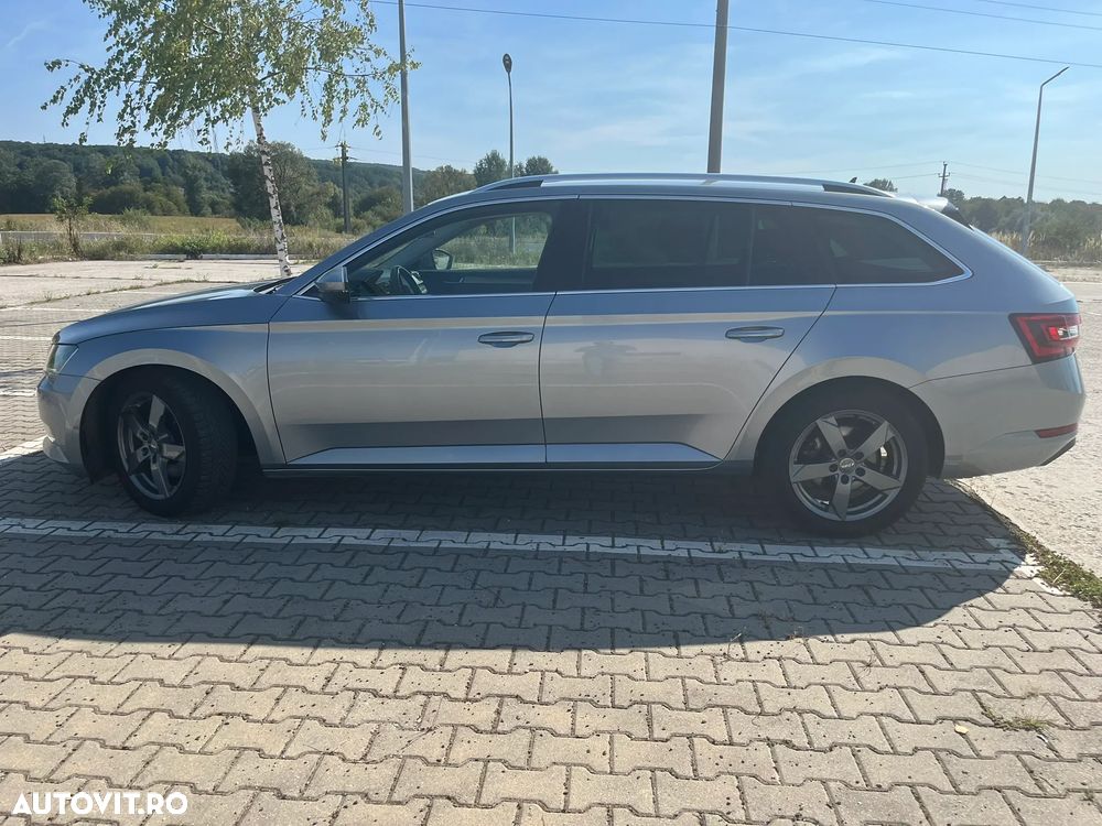 Skoda Superb 2.0 TDI DSG Style - 4