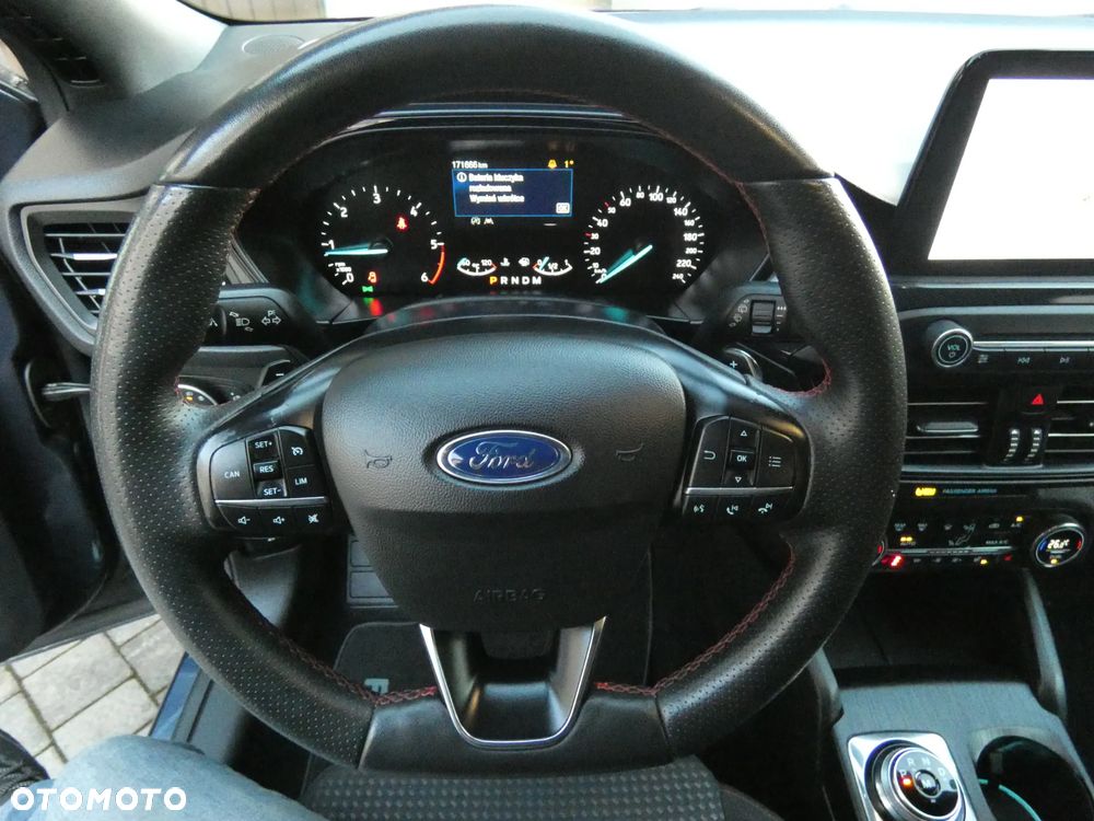 Ford Focus ver-2-0-ecoblue-st--line - 32