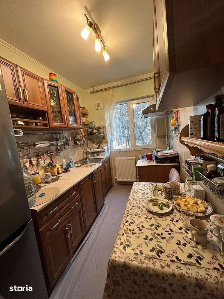De vanzare apartament cu 4 camere și balcon, renovat, suprafata 73mp - Imagine principală: 3/12