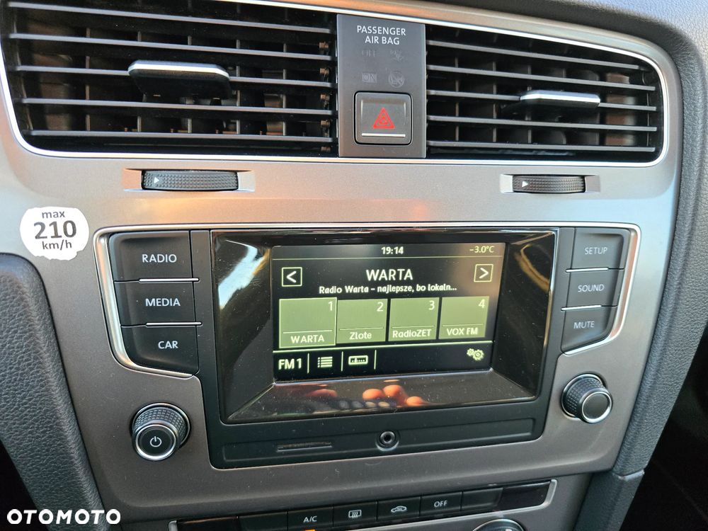 Volkswagen Golf - 24