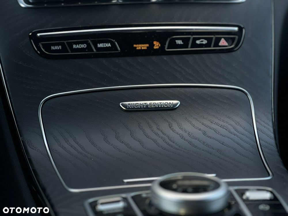 Mercedes-Benz Klasa C 300 T 9G-TRONIC Night Edition - 24