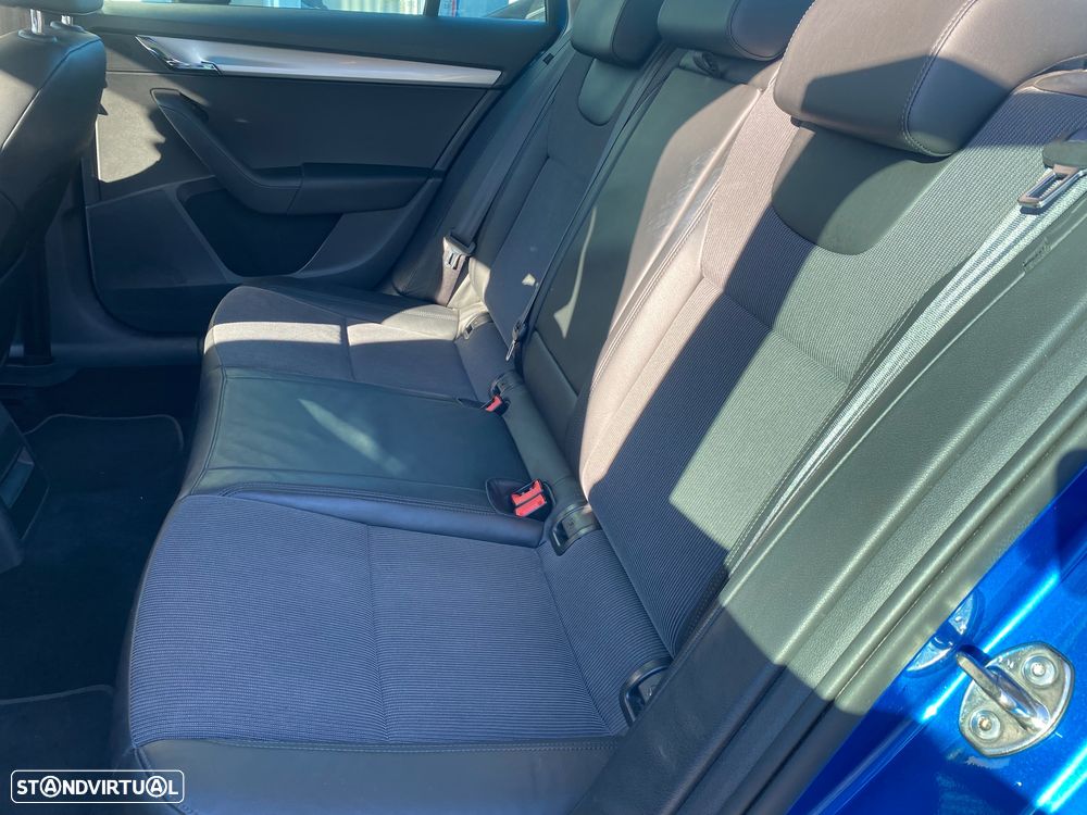 Skoda Octavia Break 1.6 TDI DSG Premium Edition - 25