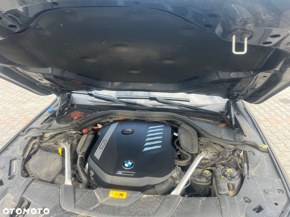 BMW Seria 7 745e - 21