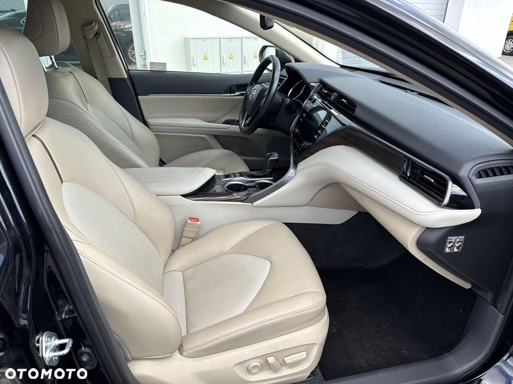 Toyota Camry 2.5 Hybrid Executive CVT - 8