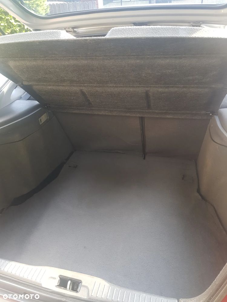 Toyota Avensis - 24