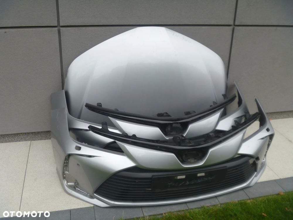 TOYOTA COROLLA E21 SEDAN NOWY BŁOTNIK TYLNY PRAWY LEWY  ORYGINAŁ - 21