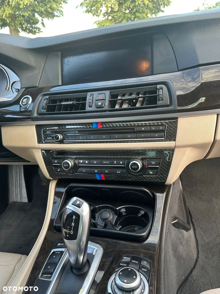 BMW Seria 5 528i xDrive - 9