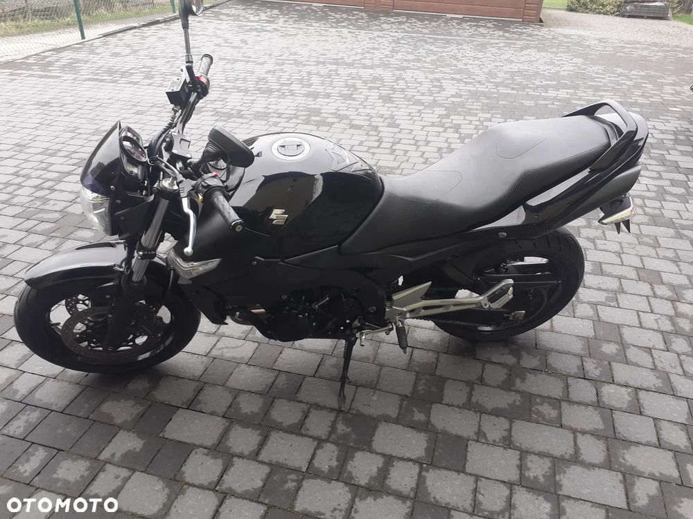 Suzuki GSR - 31