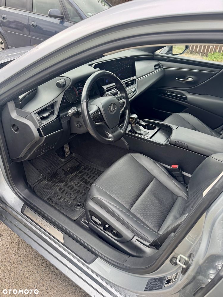 Lexus ES 300h Business Edition + - 8