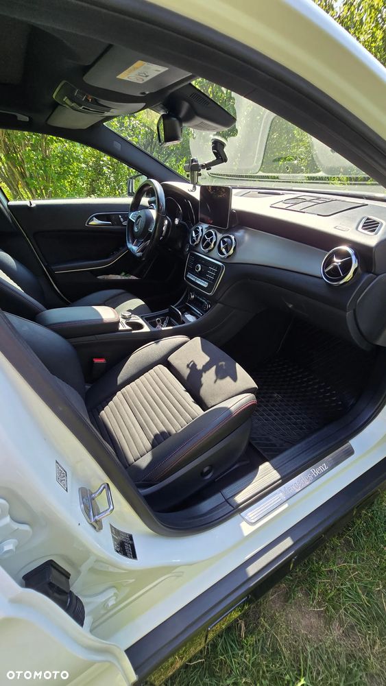 Mercedes-Benz GLA 200 7G-DCT AMG Line - 14