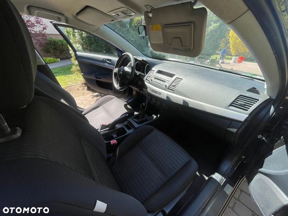 Mitsubishi Lancer - 12