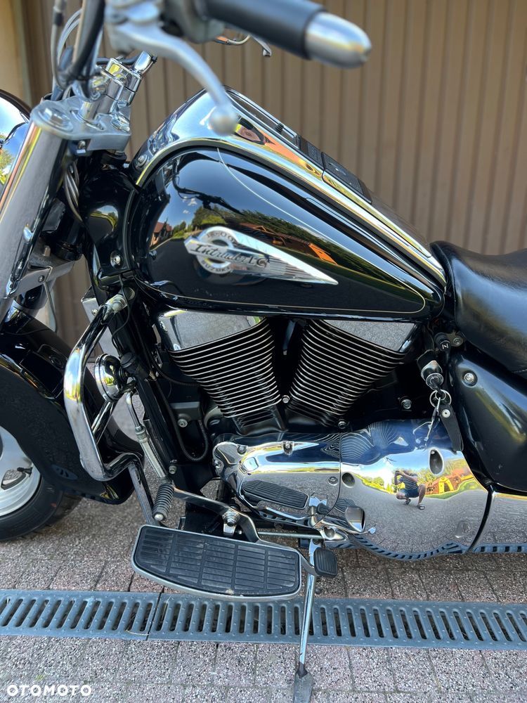 Suzuki Intruder - 8