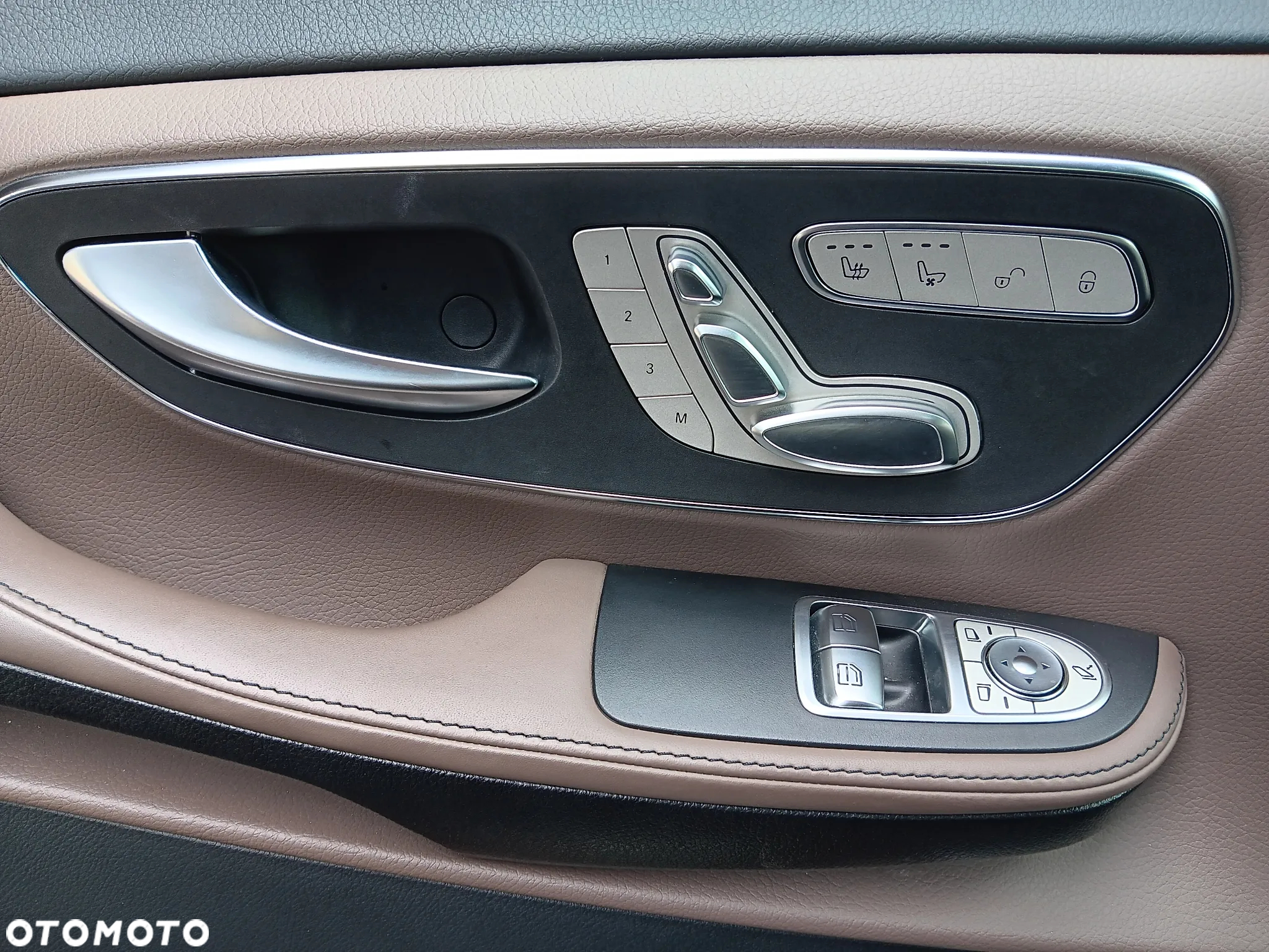 Mercedes-Benz Klasa V 300 d 4-Matic Exclusive 9G-Tronic (d³ugi) - 15