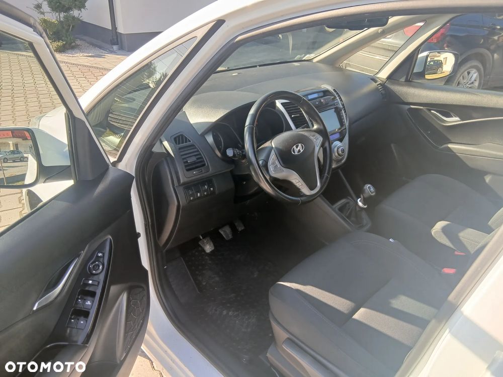 Hyundai ix20 1.6 CRDi blue YES Gold - 8