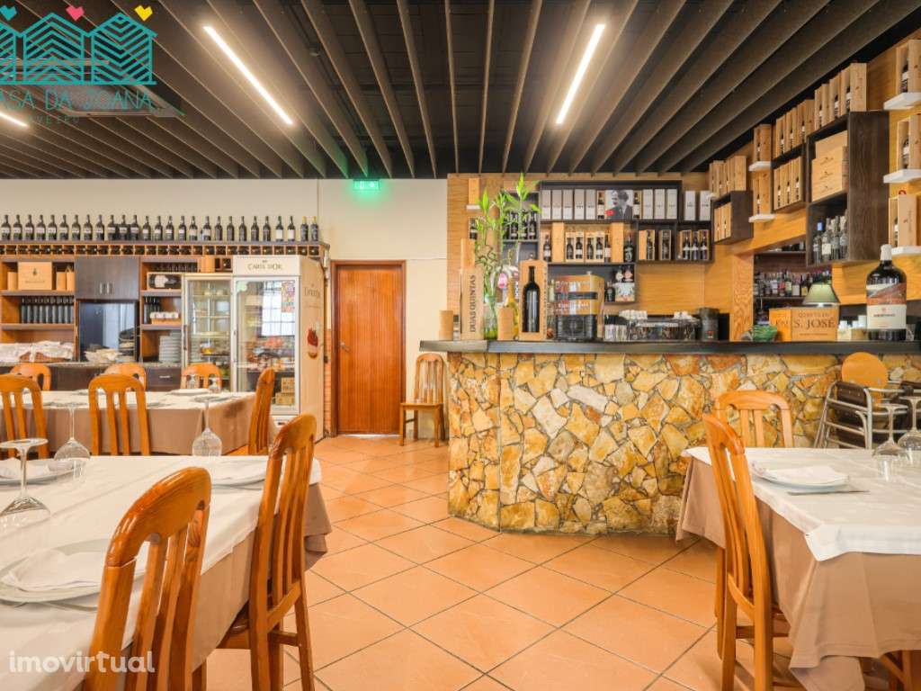 Edificio com restaurante e anexos em Albergaria - Grande imagem: 5/35