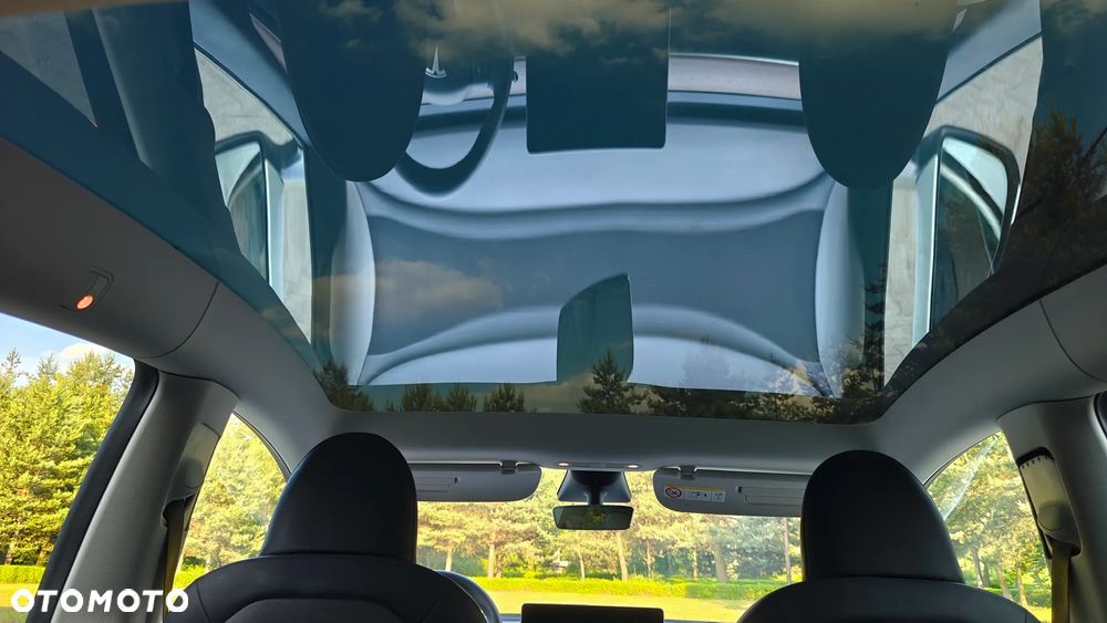 Tesla Model Y Long Range Dual Motor AWD - 22
