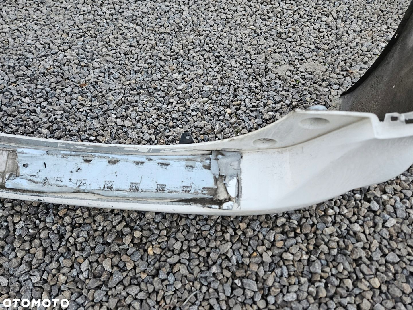 Toyota PRIUS PLUS zderzak tylny tył 040 - 9