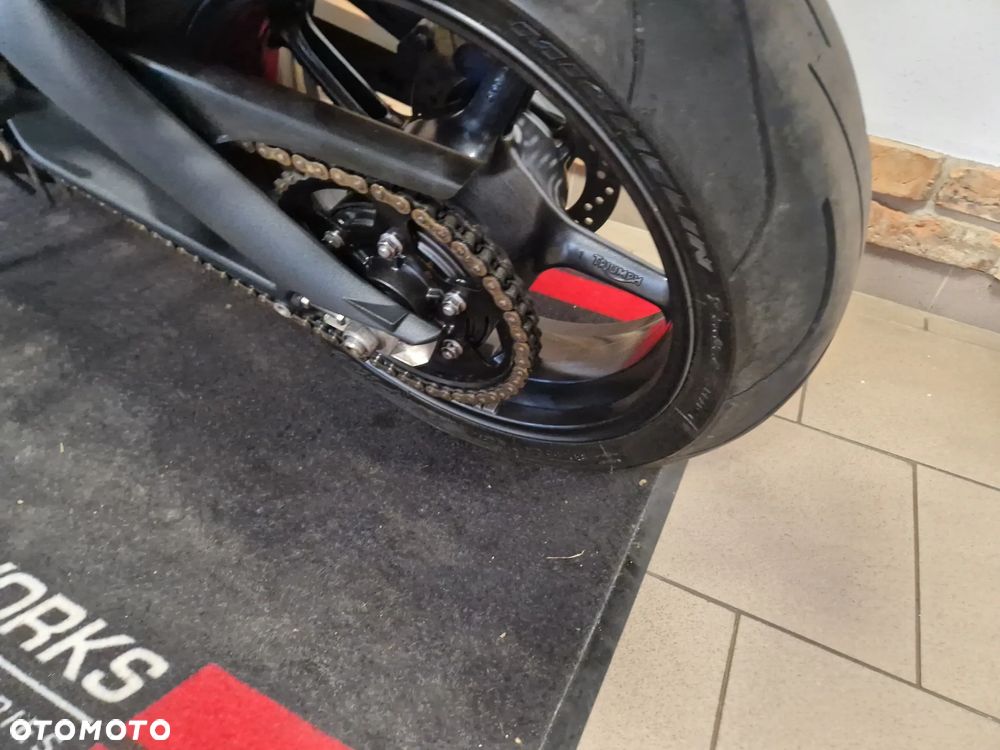 Triumph Street Triple - 14