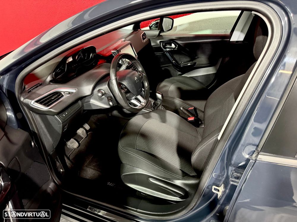 Peugeot 208 1.2 PureTech Style - 28