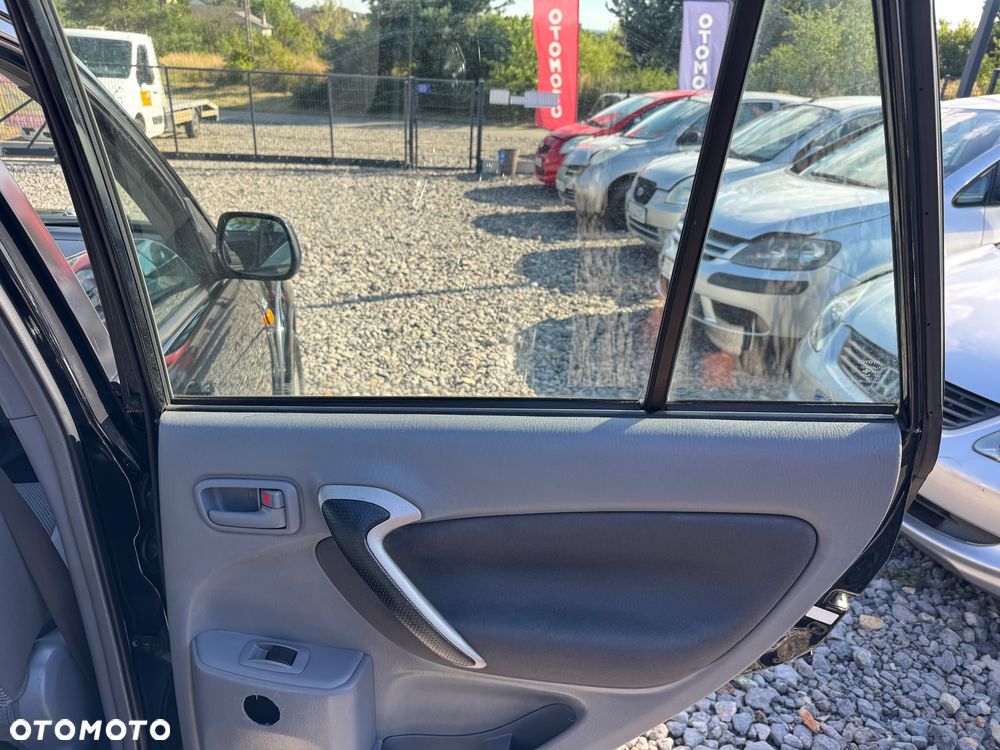 Toyota RAV4 2.0 D-4D 4x4 - 17