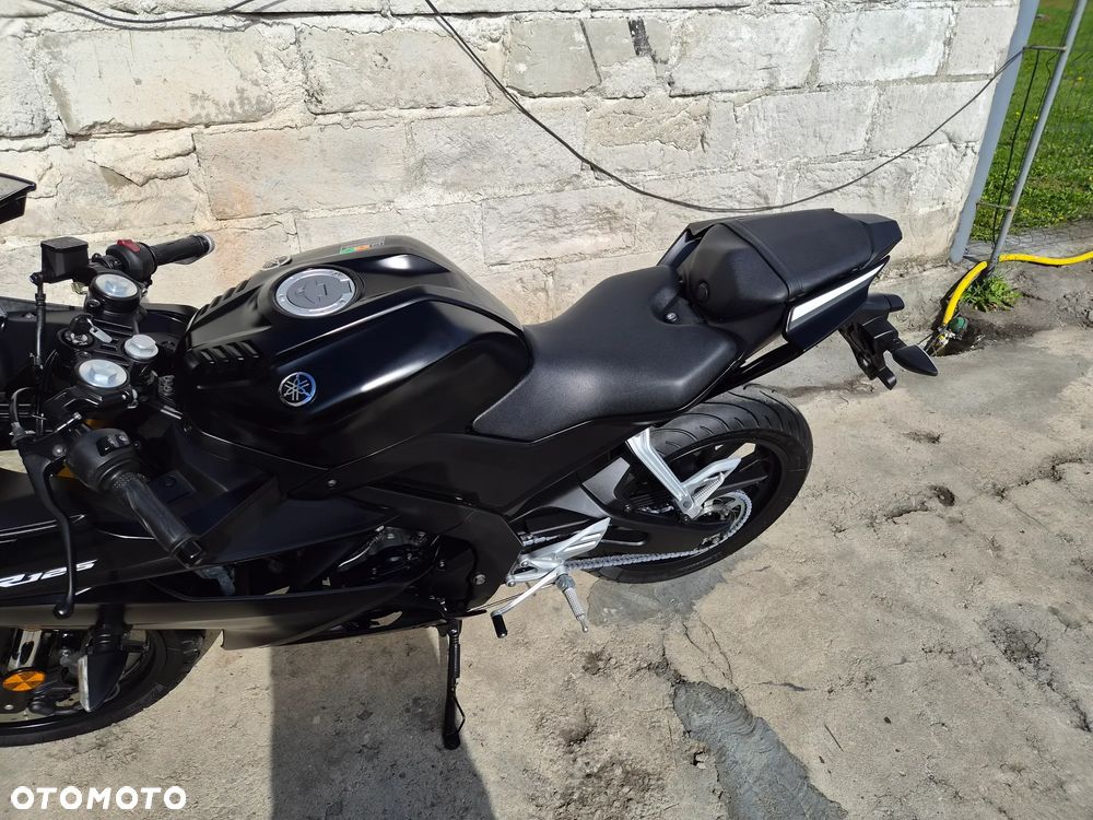 Yamaha YZF - 19
