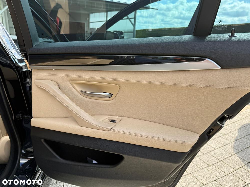 BMW Seria 5 520d xDrive - 6