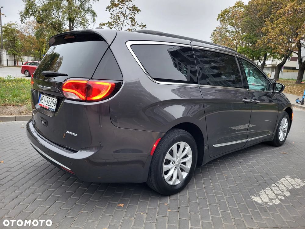 Chrysler Pacifica - 26