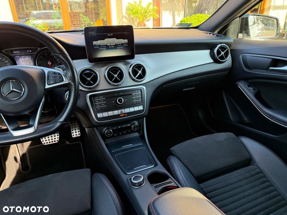 Mercedes-Benz GLA 220 4-Matic AMG Line - 17