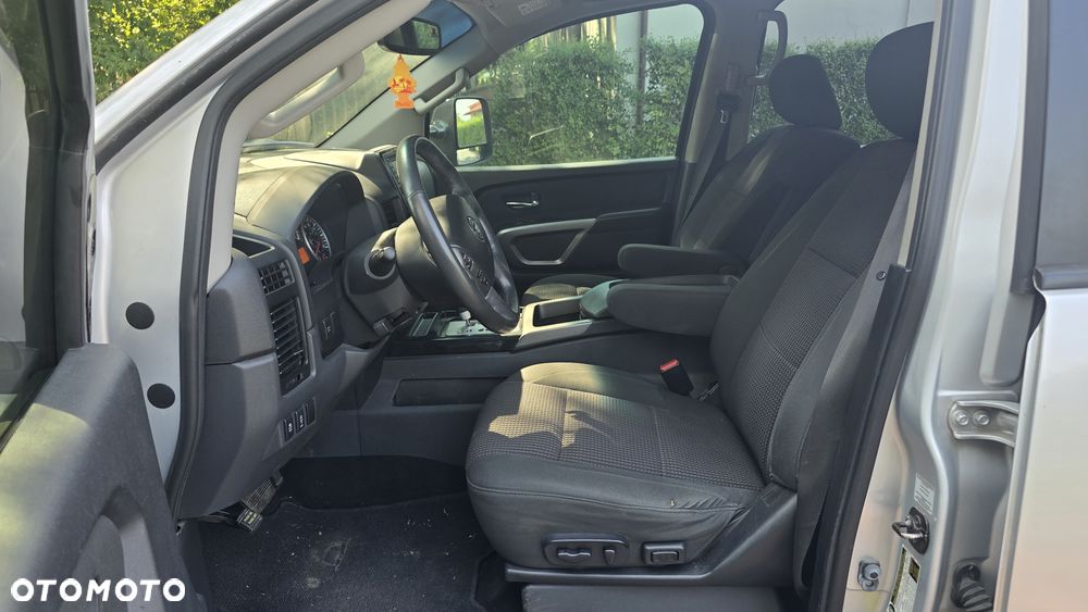 Nissan Titan 5.6 V8 LE Crew Cab - 14
