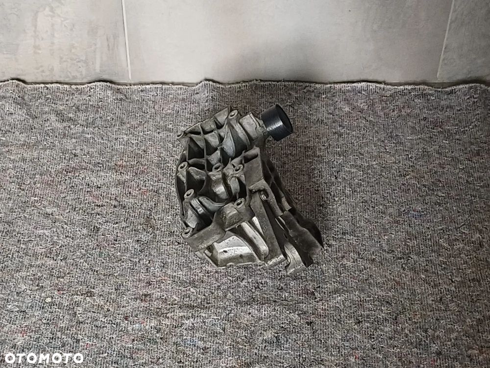 NR 606 Wspornik łapa sprężarki klimatyzacji BMW 7 F01 F02 3.0TDI 7802639-02 - 6