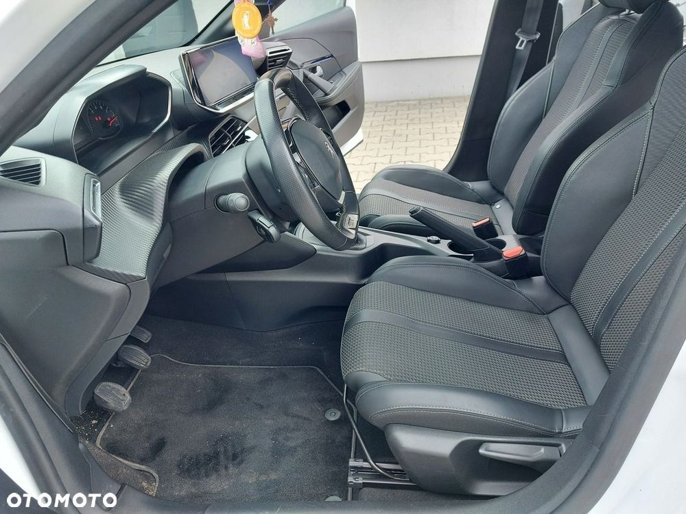 Peugeot 208 - 12
