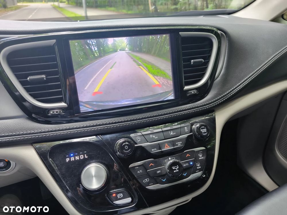Chrysler Pacifica - 21
