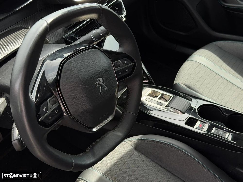 Peugeot e-2008 - 11