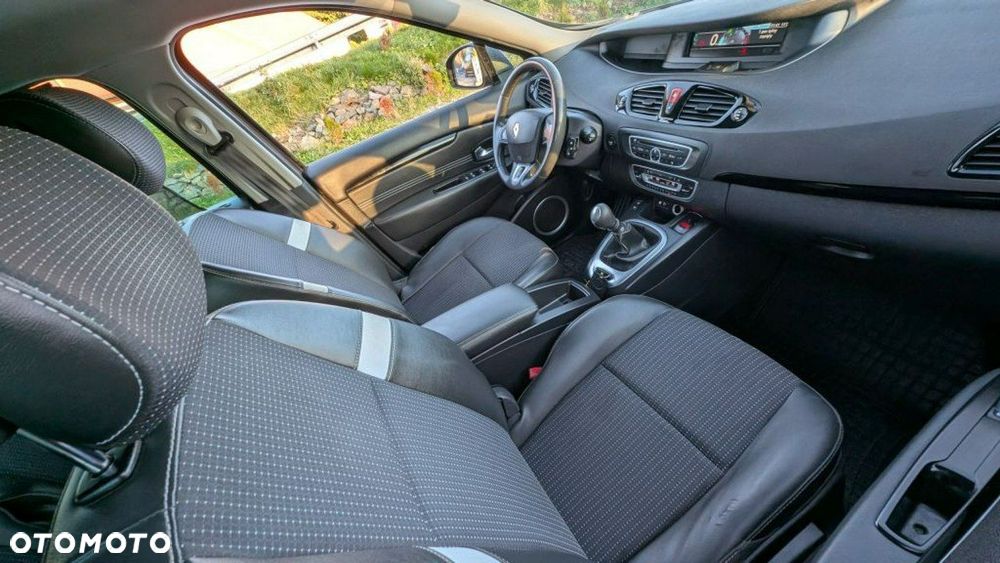 Renault Grand Scenic - 21