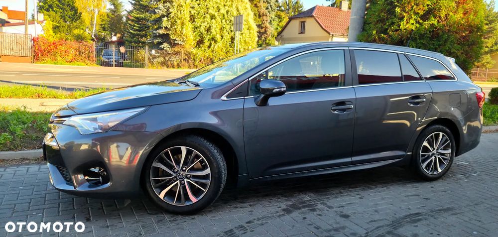 Toyota Avensis 2015 photo 5