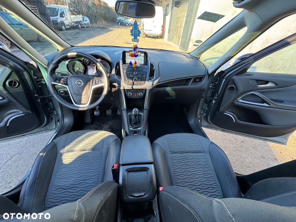 Opel Zafira - 10