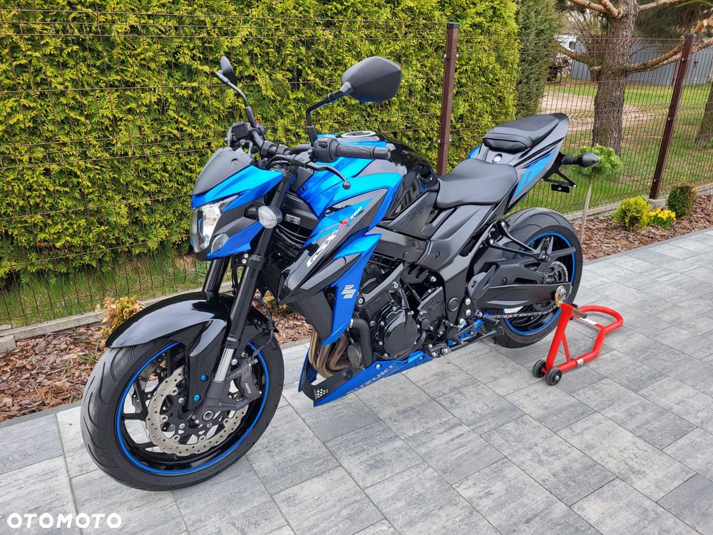 Suzuki GSX - 9