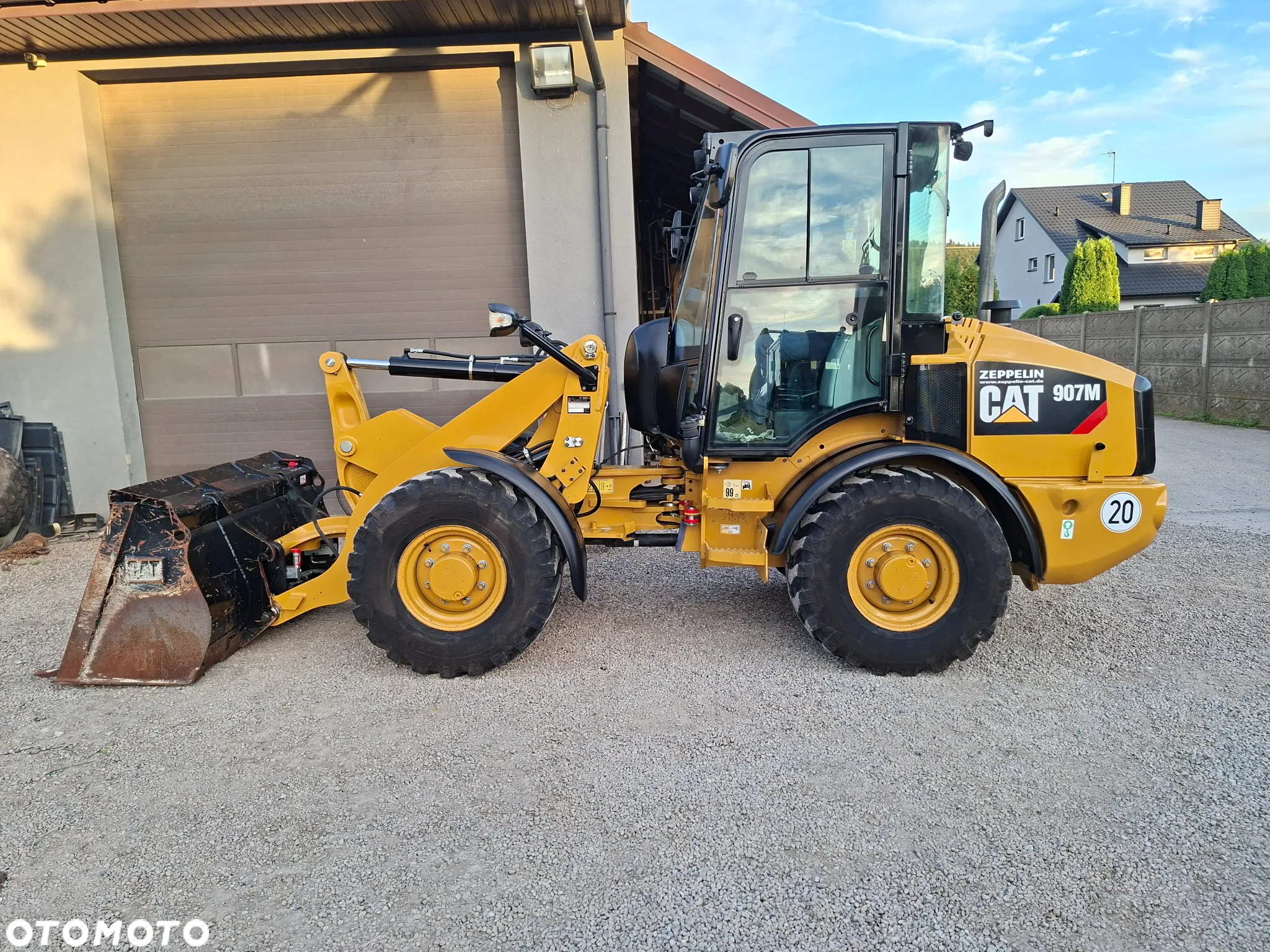 Caterpillar CAT 907 M - 3